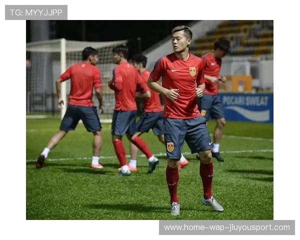 国足备战训练氛围积极热烈，国足练兵